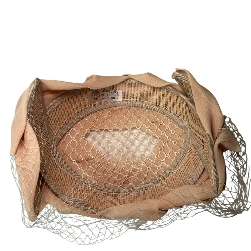 Pillbox Hat with Netting Vintage Beige Light Pink Retro Formal Headpiece Party - Picture 9 of 13